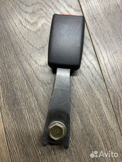 Замок ремня безопасности передний Mitsubishi