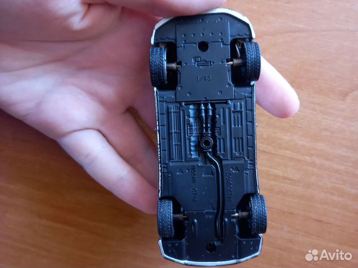 Машинка Nissan GT-R