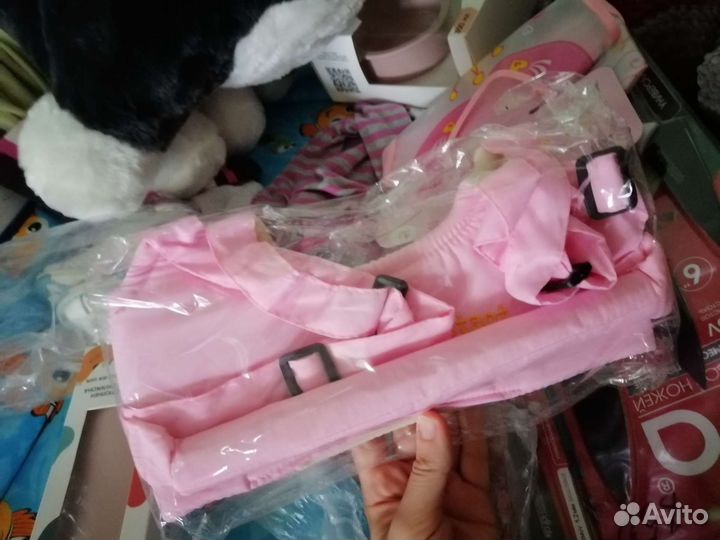 Детские ходунки и нагрудник