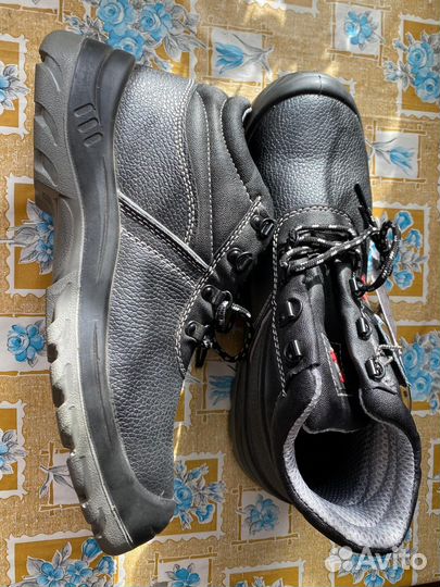 Ботинки с металлоподноском