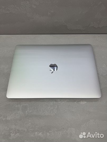 MacBook Pro 13 2020 i5 16gb 1TB