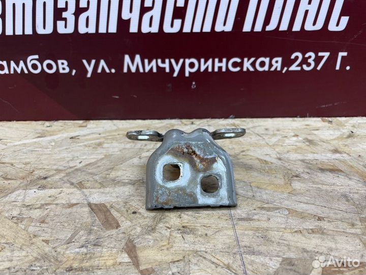 Петля двери Renault Logan