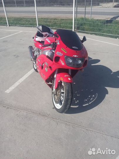 Suzuki GSX-R750