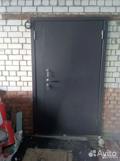 Входная дверь тамбурная