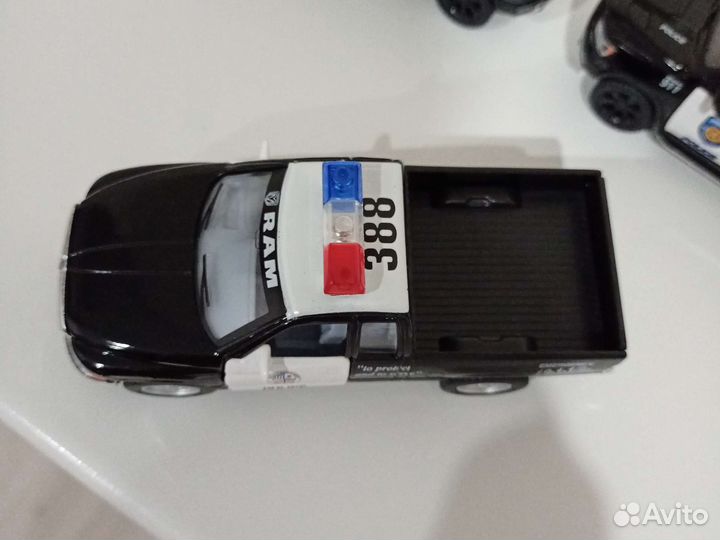 Dodge Ram 1500 police Kinsmart