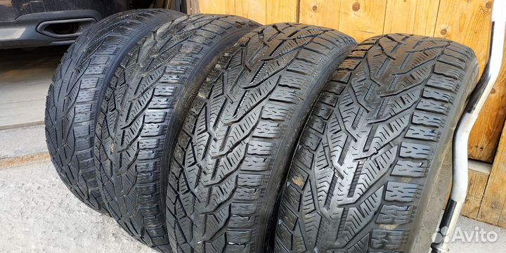 Kormoran Snow 215/60 R16 99H