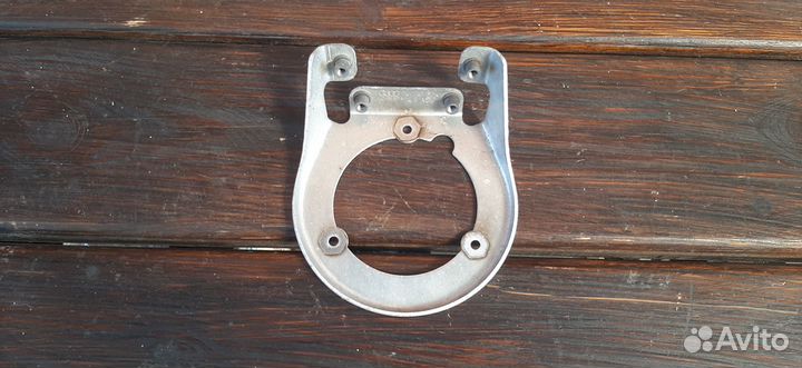 Кронштейн воздушного насоса Audi A8 D3 2008г