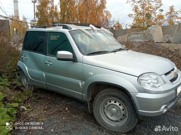 Chevrolet NIva l обшивка двери багажника