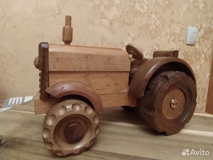 Игрушка трактор