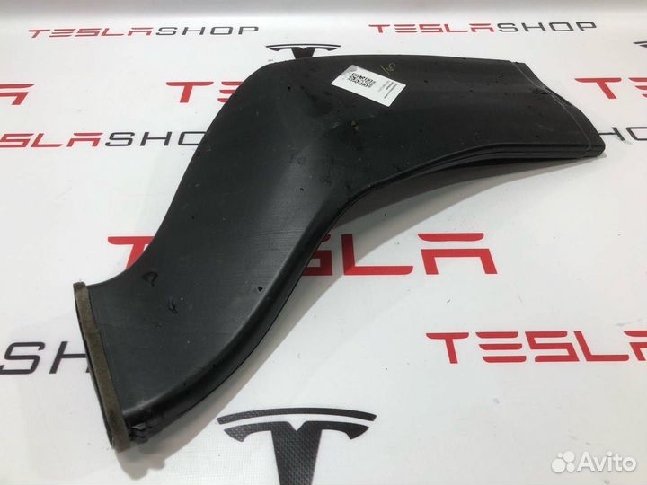 Воздуховод системы вентиляции Tesla Model X 2019