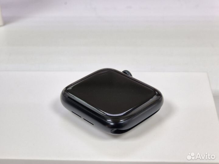 Часы Apple Watch SE Gen2 - 44 мм