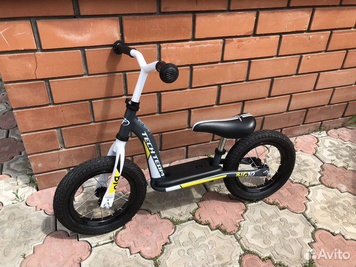 Продам беговел