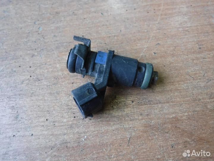 Форсунка инжекторная Volkswagen Polo Sedan