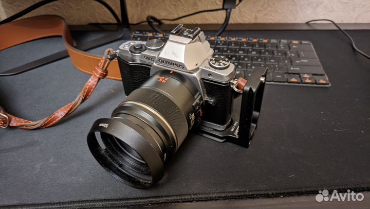Olympus E-M5 + 25мм
