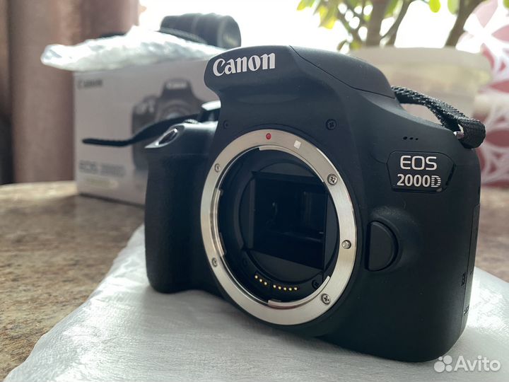 Фотоаппарат Canon 2000d