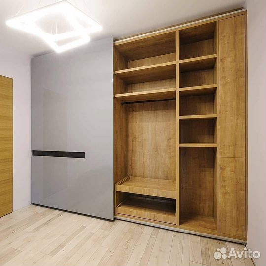 Шкаф-купе с зеркалом