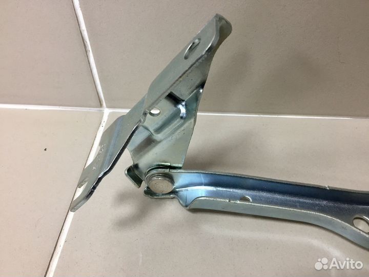 Петля капота правая VW polo HB 2009 - / SED 2011