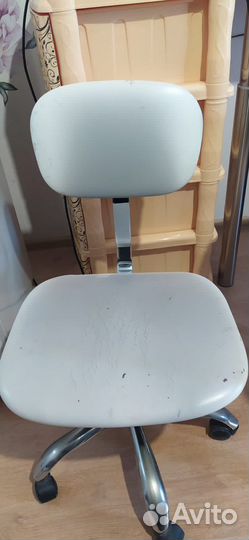 Стул на колесиках