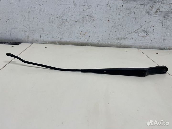Поводок стеклоочистителя передний правый