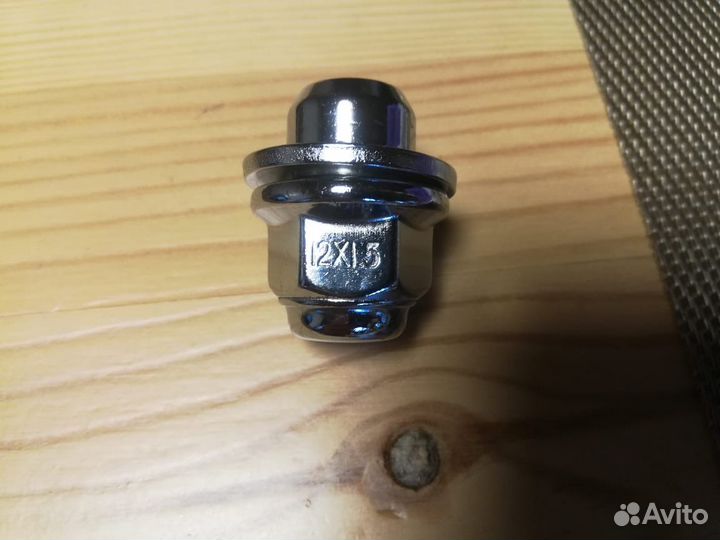 Range rover гайки 12 x 1,5 оригинал