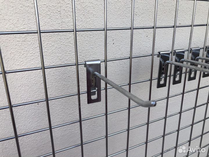 Сетка металлическая с корзинами крючками