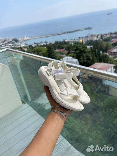 Сандалии Tendance