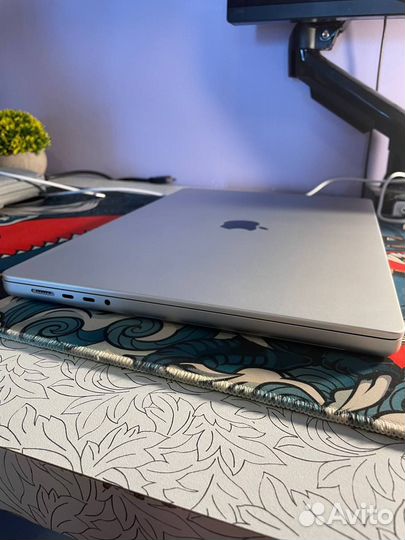 Macbook pro 16 m2 max 32gb 1tb