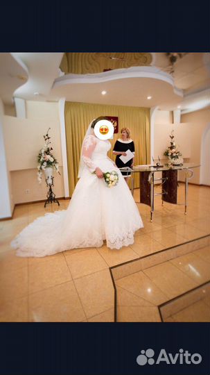 Свадебное платье со шлейфом