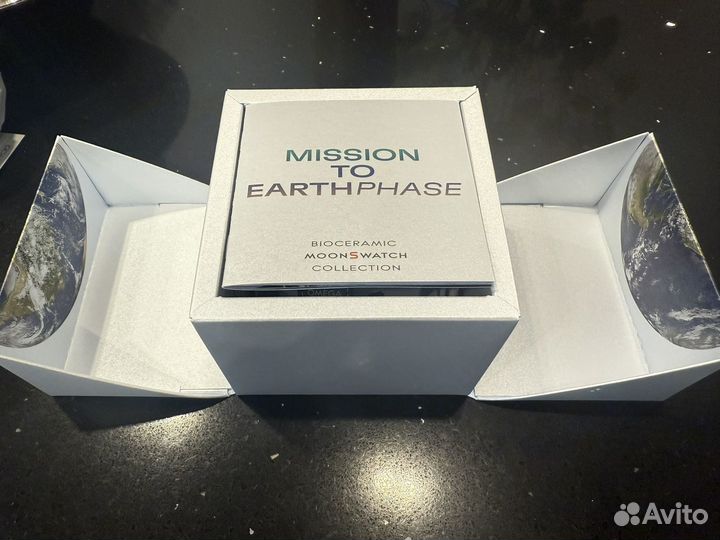 Часы Swatch Omega mission to earthphase