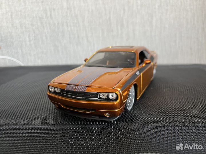Dodge Challenger Maisto 1:24