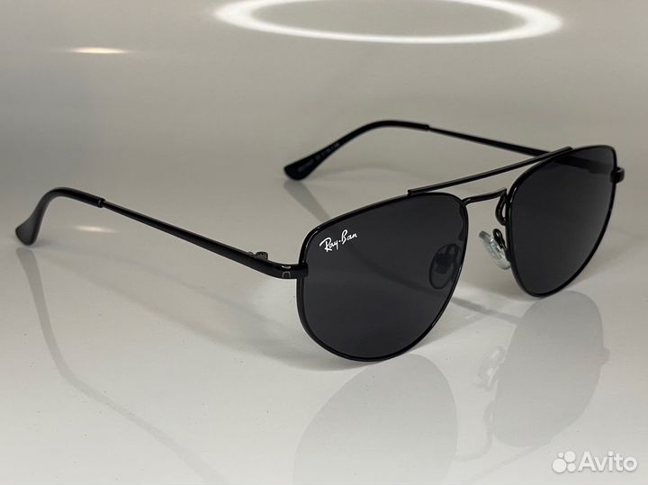 Солнцезащитные очки Ray Ban