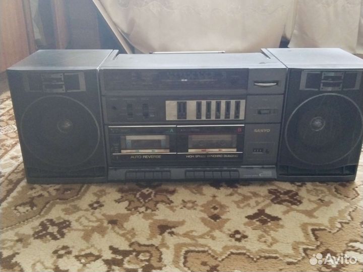 Кассетный магнитофон sanyo