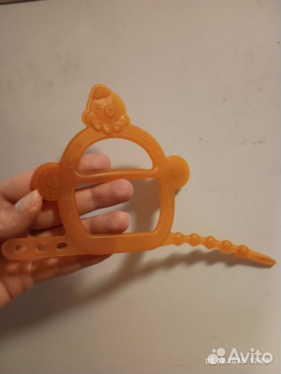 Прорезыватель грызунок на руку силиконовый