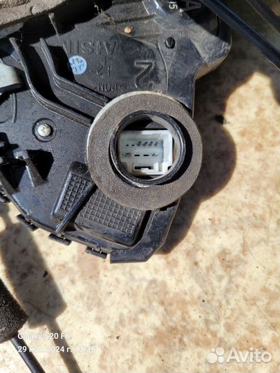 Замок двери Toyota Camry V40