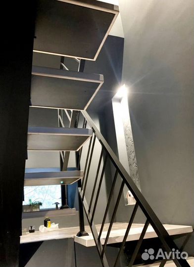 Лестница Г-образная с поворотными ступенями
