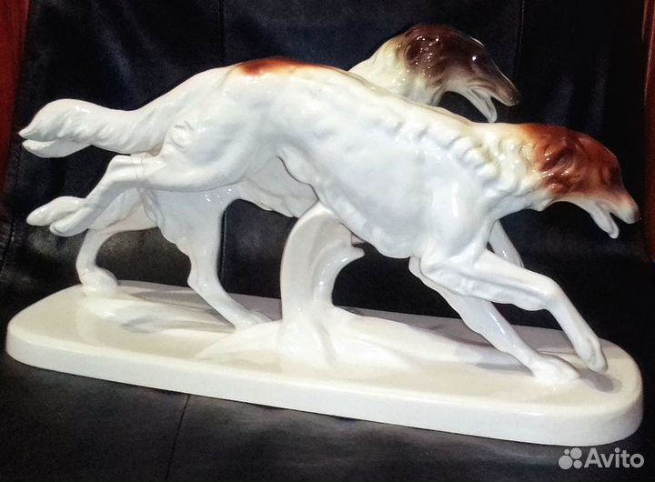 Фарфоровая статуэтка Бегущие собаки ГДР / винтаж