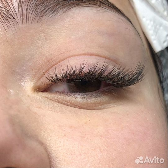 Модель на наращивание ресниц