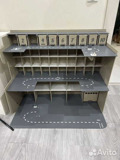 Гараж - парковка для детских машинок