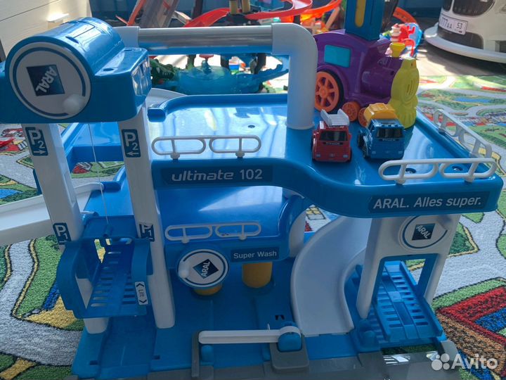 Трек, парковка, гараж для машинок