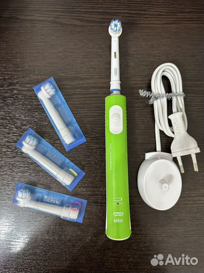 Электрическая зубная щетка Braun Oral-B Junior