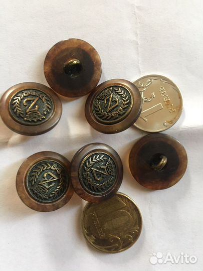 Новые пуговицы с металлической вставкой
