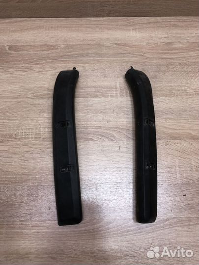 Накладка петли багажника левая Volkswagen Touareg