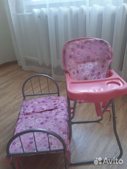 Детские игрушки,пианино,кровать,столик