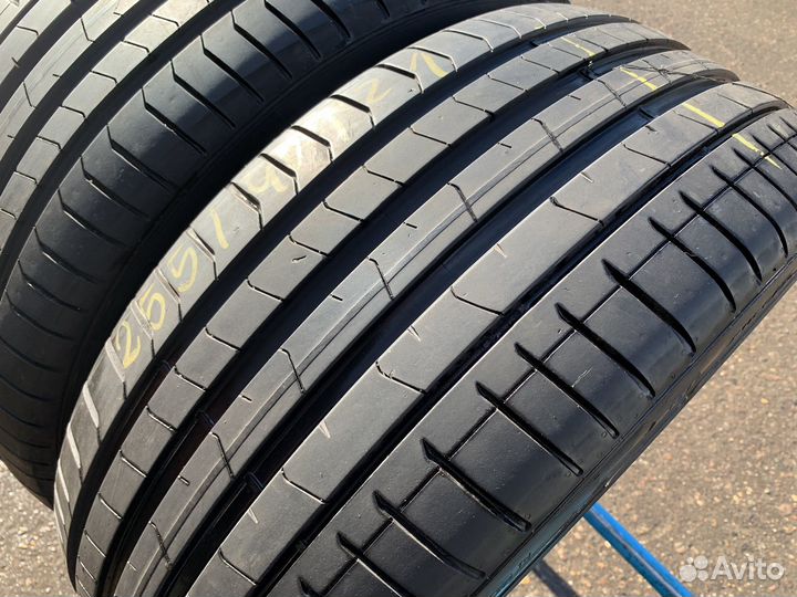 Pirelli P Zero PZ4 255/40 R21 102Y