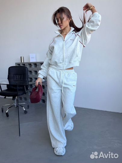 Спортивный костюм женский