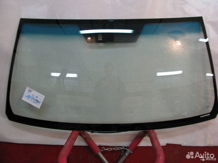 Стекло лобовое Peugeot 307