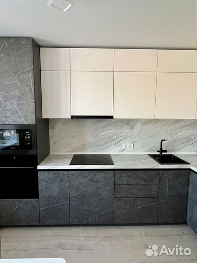 Кухня в потолок на заказ