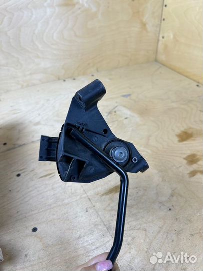 Педаль газа Opel Vectra C седан Z22SE 2002