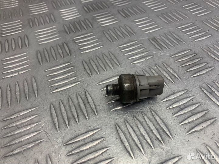Датчик давления масла Pontiac Vibe 1 1zzfe 2005