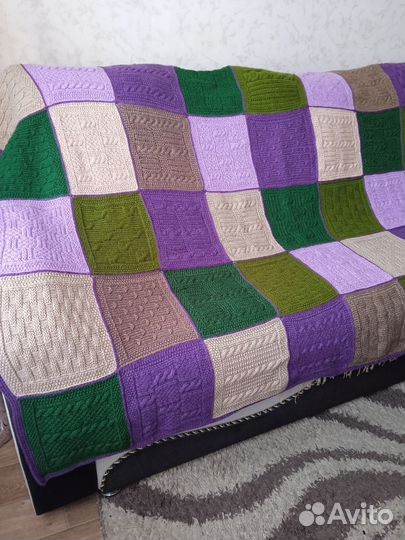 Плед связан спицами